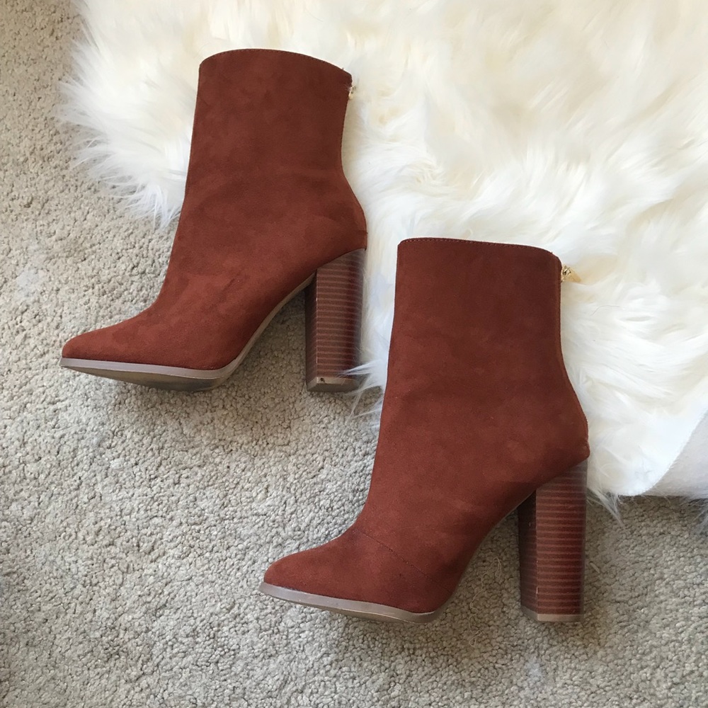 EXPRESS Brown Suede Boots